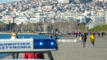 Αστυνομικοί στην παραλία Θεσσαλονίκης για όσους «βολτάρουν» χωρίς λόγο