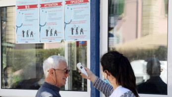Κορωνοϊός: Συμπτώματα σε μέλος της οικογένειας; Να τι πρέπει να κάνετε