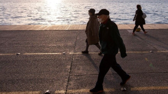Κορωνοϊός -Βόλος: Αγνόησαν την απαγόρευση και βγήκαν βόλτα στην παραλία- Βροχή τα πρόστιμα