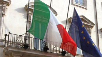 «Διαζύγιο αλα ιταλικά»: Κατεβάζουν σημαίες της ΕΕ!