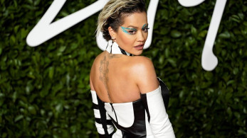 Η σέξι Rita Ora «γονατίζει» το Instagram (pic)