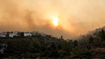 Φωτιά στην Πεντέλη: Διακοπές στην κυκλοφορία οχημάτων