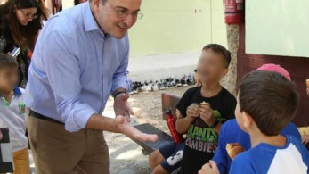 Χατζηδάκης: 100.000 παιδιά σε κατασκηνώσεις με πόρους του υπουργείου Εργασίας