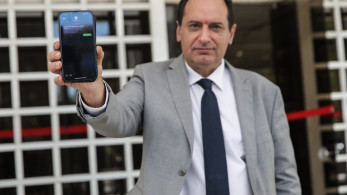 Κακοσκηνοθετημένο θέατρο σκιών και επικοινωνιακοί θεατρινισμοί από τον ΣΥΡΙΖΑ