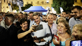 Η νυχτερινή βόλτα του πρωθυπουργού στην πλατεία Αριστοτέλους