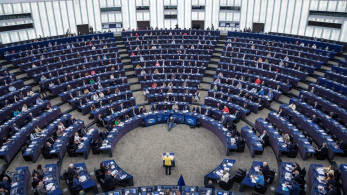 Στήριξη των νοικοκυριών και των επιχειρήσεων προκρίνει η ΕΕ