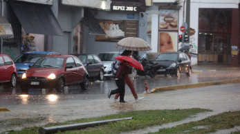 Μικρή πτώση θερμοκρασίας και τοπικές βροχές αύριο