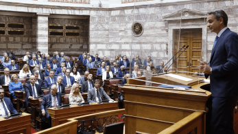 Μητσοτάκης σε βουλευτές της ΝΔ: «Η κοινωνία περνάει δύσκολα – Μετρημένοι και σεμνοί στην επικοινωνία μας»