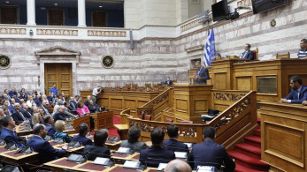 Ο ΣΥΡΙΖΑ πιάνεται από τα… μαλλιά του – Η δικαιολογημένη απουσία Καραμανλή-Σαμαρά
