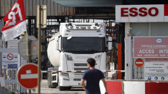 Γαλλία: Σκληρό μπρα ντε φερ κυβέρνησης-απεργών και νέα προειδοποίηση επίταξης