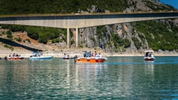Λίμνη Κρεμαστών: Βαρκάδα πάνω από τα βυθισμένα σπίτια