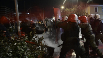Επεισόδια στα Εξάρχεια: Ρίψεις μολότοφ, κρότου λάμψης – 15 προσαγωγές από την ΕΛ.ΑΣ