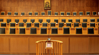 Στο σκαμνί το δεξί χέρι του Τσίπρα
