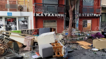 Επεισοδιακή εκκένωση κατάληψης στη Λάρισα-Πετούσαν μπουκάλια στους αστυνομικούς