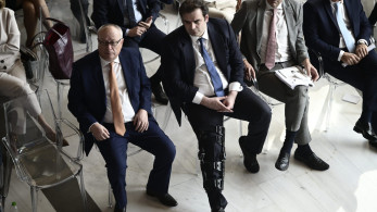 Πρώτη εμφάνιση Πιερρακάκη με πατερίτσες μετά το ατύχημα στη Νάξο