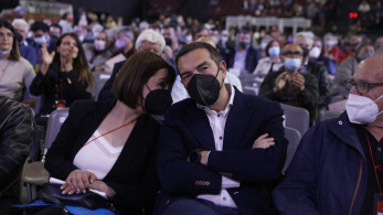 Παίζει τα ρέστα του σε νέους και «διάσημους»