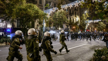 Πετροπόλεμος και κρότου – λάμψης στην πορεία στο κέντρο της Αθήνας για τον θάνατο του 16χρονου