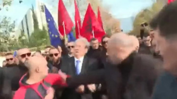 Αλβανία: Γρονθοκοπήθηκε στο πρόσωπο ο ηγέτης της αντιπολίτευσης Σαλί Μπερίσα
