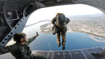 Πτώση με αλεξίπτωτο για τον ΑΓΕΕΘΑ – Δείτε βίντεο