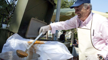 Φαγητό για άπορους στη Θεσσαλονίκη από την Προεδρία της Δημοκρατίας