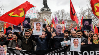 Βασικός ύποπτος ο 69χρονος για τη δολοφονική επίθεση εναντίον των τριών Κούρδων, λέει η εισαγγελία του Παρισιού