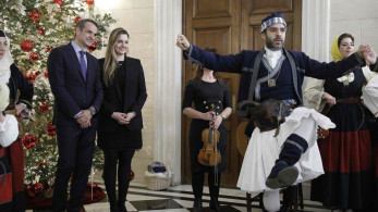 Πρωτοχρονιάτικα κάλαντα από τη Μάνη στον Κυριάκο Μητσοτάκη