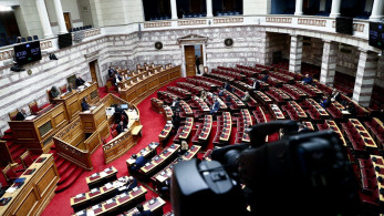 Live η συζήτηση στη Βουλή επί της πρότασης δυσπιστίας