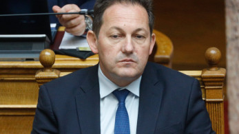 Πέτσας: Σφράγιση καταστημάτων για αυθαίρετες καταλήψεις με τραπεζοκαθίσματα