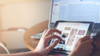 Προσφορά 350 tablets στο υπουργείο Παιδείας από την εταιρεία Printec