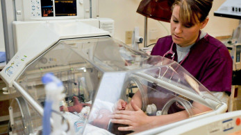 Στα 4,45 εκ. οι νοσηλευτές στην ΕΕ – Μόλις στο 1,4% του εργατικού δυναμικού στην Ελλάδα