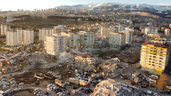 Σεισμός στην Τουρκία: “Τα κτίρια τινάχτηκαν στον αέρα σαν να τους έβαλαν δυναμίτες”