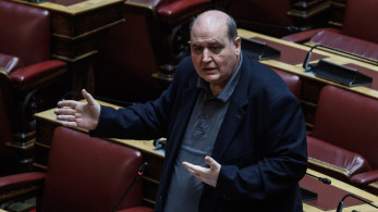 Απίστευτο: Ο Φίλης καλεί καθηγητές και μαθητές να κλείσουν τις… οθόνες – Απειλεί το υπουργείο