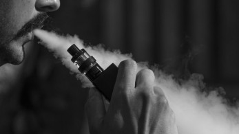 Και το ηλεκτρονικό τσιγάρο μπορεί να αυξάνει τον κίνδυνο σοβαρής Covid-19 στους νέους