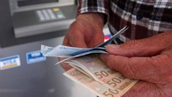 Συνταξιούχοι: τριπλό πακέτο πληρωμών με συντάξεις, επιδόματα και ενίσχυση 400 ευρώ