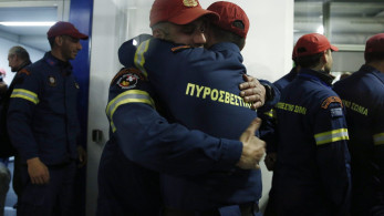 «Ενστικτωδώς έβγαλα τα γάντια μου και της έπιασα τα ποδαράκια όπως κάνω στο γιο μου» – Μαρτυρίες  των διασωστών της ΕΜΑΚ