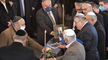 Μωυσής Ελισάφ: Πλήθος κόσμου στην κηδεία του – Η τελευταία στάση έξω από το Δημαρχείο