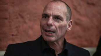 Βαρουφάκης: Δεν ήταν αναρχικοί… μπράβοι της νύχτας ήταν-Καταδίκασε την επίθεση ο πολιτικός κόσμος