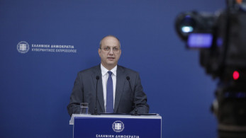 Η ενημέρωση των πολιτικών συντακτών από τον κυβερνητικό εκπρόσωπο