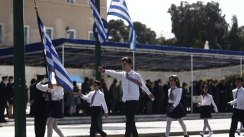 25η Μαρτίου: Ξεκίνησε η παρέλαση στην Αθήνα – Κυκλοφοριακές ρυθμίσεις – Κλειστό το Μετρό στο Σύνταγμα