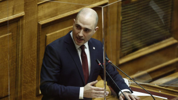 Μπογδάνος κατά Λατινοπούλου: «Έφτυσε την πλειοψηφία για να γίνει αρχηγός»