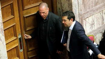 Βαρουφάκης κατά Τσίπρα: Πουλάτε φύκια για μεταξωτές κορδέλες – “Μη σώσουμε να γίνουμε σαν εσάς”