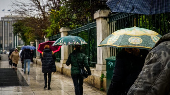 Άστατος ο καιρός τη Μεγάλη Εβδομάδα: Βροχές, καταιγίδες και άνοδος της θερμοκρασίας σήμερα
