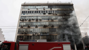 Υπό έλεγχο η φωτιά στο ισόγειο πολυκατοικίας στον Πειραιά
