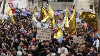 Γαλλία: Εισβολή διαδηλωτών στο κτίριο της Louis Vuitton – Πολιόρκησαν το Συνταγματικό Συμβούλιο