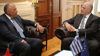 Την παροχή ιατροφαρμακευτικής βοήθειας της Αιγύπτου στους Έλληνες του Σουδάν συζήτησε ο Δένδιας με τον Σούκρι