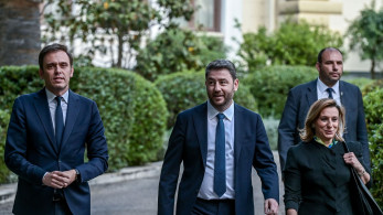 «Αξιοπιστία»: Το ΠΑΣΟΚ δίνει τέσσερα διαφορετικά νούμερα για το κόστος του ΕΚΑΣ