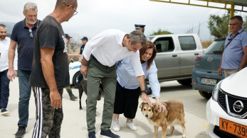 Επίσκεψη Μητσοτάκη στο καταφύγιο ζώων «Takis Shelter» στην Ιεράπετρα (εικόνες)