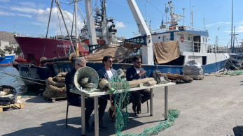 Η Εναλεία με την υποστήριξη του Οργανισμού Κεντρικών Αγορών και Αλιείας καθαρίζουν την θάλασσα και τις Ιχθυόσκαλες