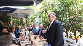 Εκλογές 2023: ηθοποιοί, δημοσιογράφοι και στελέχη του ΚΚΕ στο γεύμα του Κουτσούμπα
