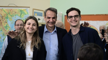 Κυριάκος Μητσοτάκης για τον γιο του που καθυστερούσε στο παραβάν:  «Ελπίζω να σκέφτεται μόνο τους σταυρούς»